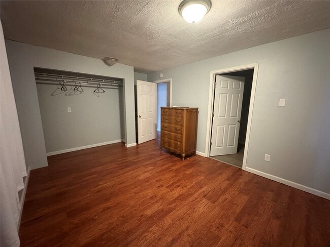 Building Photo - 106 Burr Ave