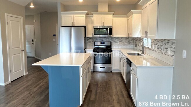 Building Photo - Modern 4 BD | 2.5 BA Home in Woodburn