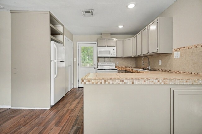 Building Photo - 6500 Haden Dr