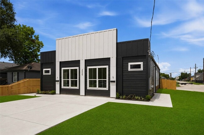 Building Photo - 7900 Bowen St