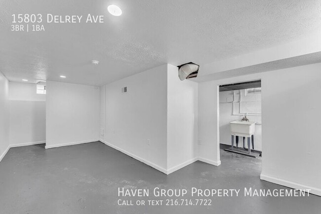 Building Photo - 15803 Delrey Ave