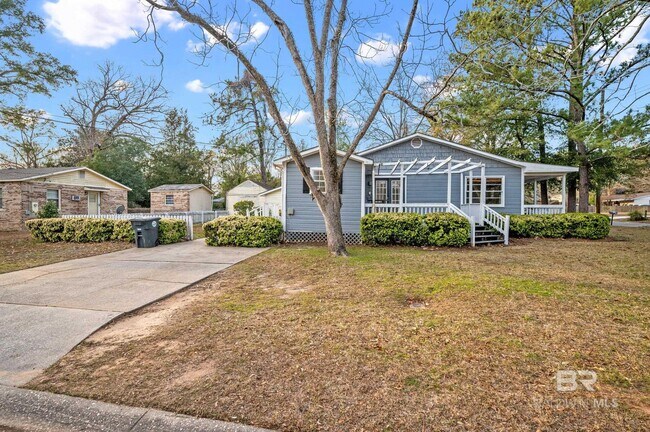 Building Photo - 358 Pecan Ave