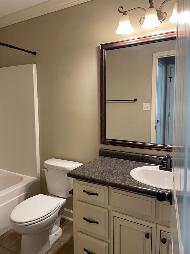 Building Photo - Check Out This 3BD/2B Home!!