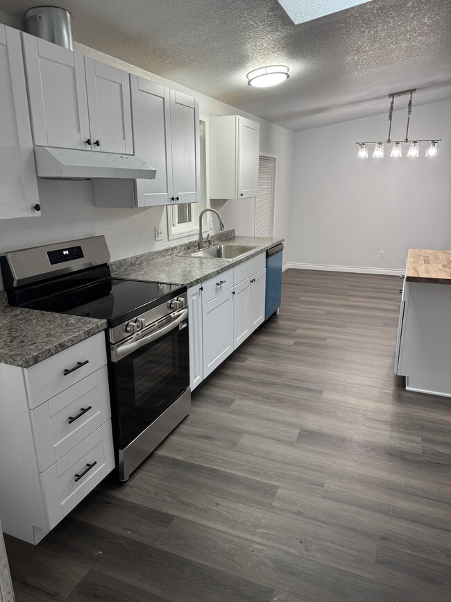 Building Photo - 6804 NE 56th Ave