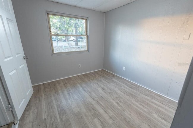 Building Photo - 8623 N Willow Ave