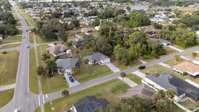 Building Photo - RENT THIS HOME WITH ZERO DEPOSIT