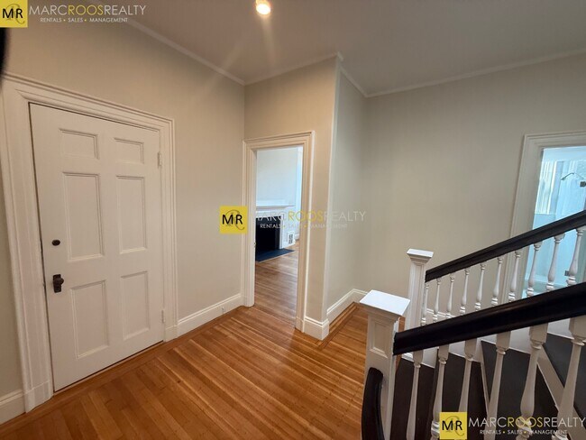 Building Photo - 1755 Beacon St