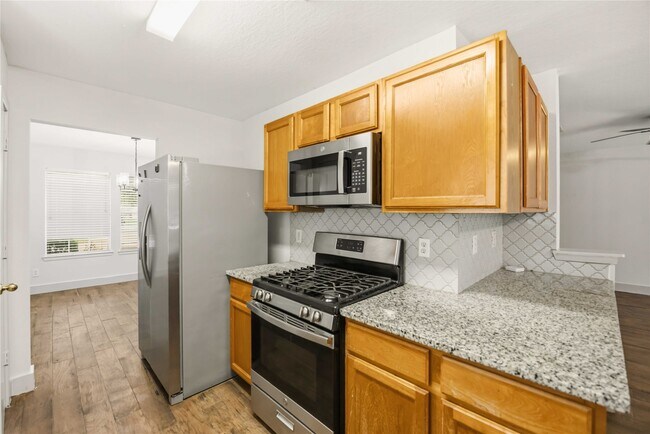 Building Photo - 422 Laurel Pine Dr