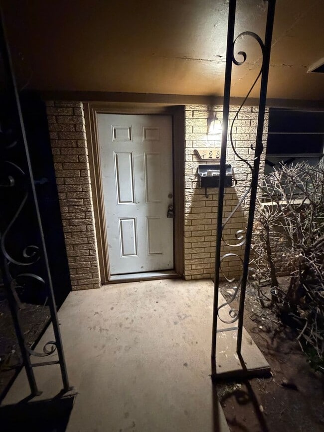 Building Photo - Cute one bedroom