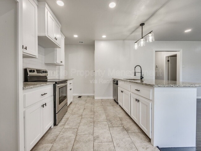 Building Photo - 2112 N Drexel Blvd