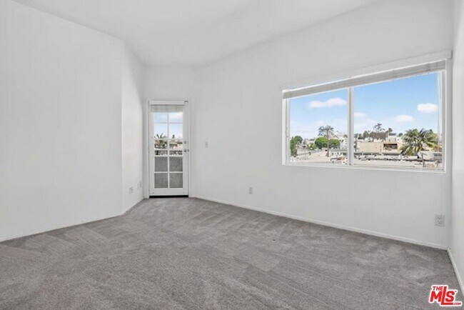 Building Photo - 3561 Clarington Ave