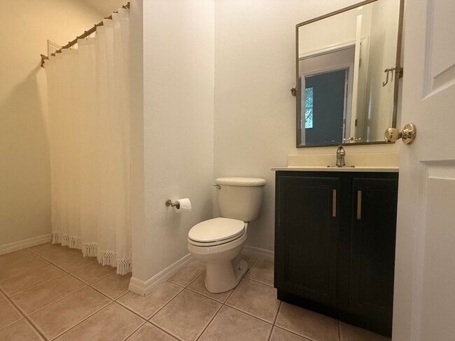 Building Photo - Exquisite 4-Bedroom, 3- Bathroom Home