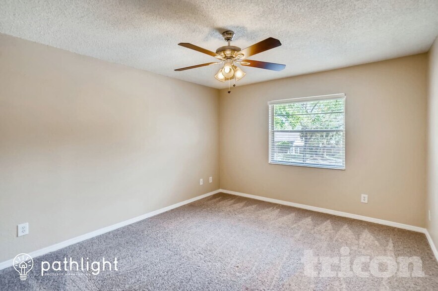 Building Photo - 842 Benchwood Ct