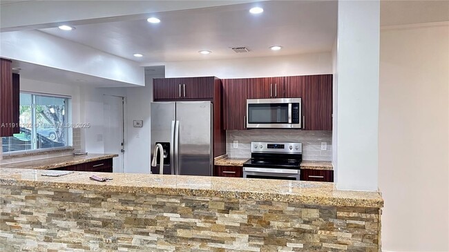 Building Photo - 4460 NE 13th Terrace