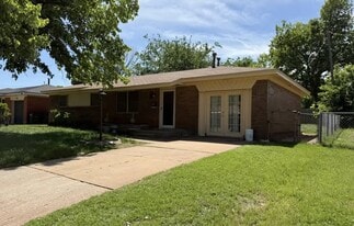Building Photo - 2405 S Mansfield St