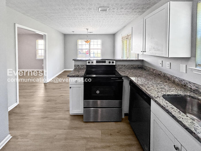 Building Photo - 218 Dove Pl