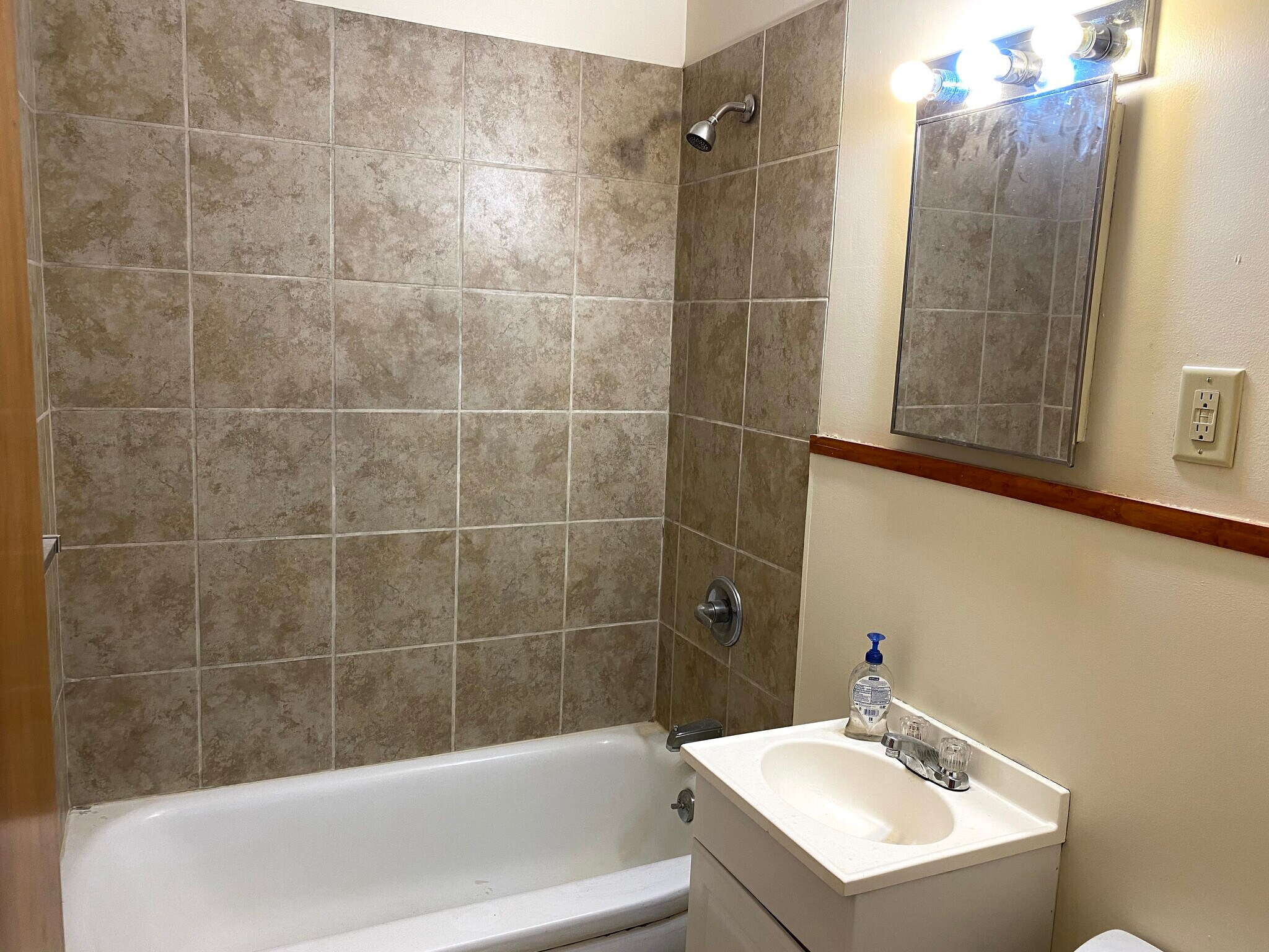 Building Photo - 1322 Harding Ave