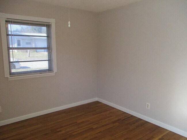 Building Photo - 1005 S 11th St