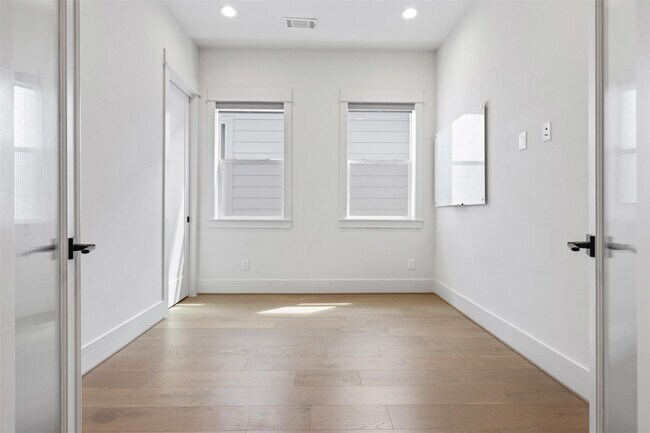 Building Photo - 1136 Adele St