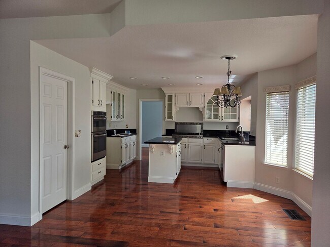 Building Photo - RANCH SOLANO