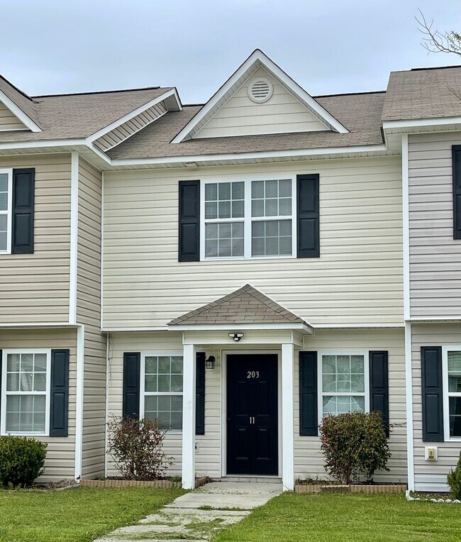Building Photo - Charming 2BR Townhome Minutes from Hwy 172 Back Gate