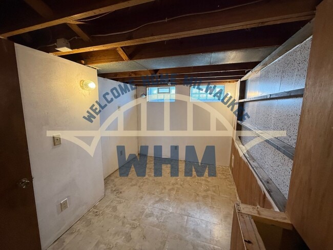 Building Photo - 4911 W Tesch Ave