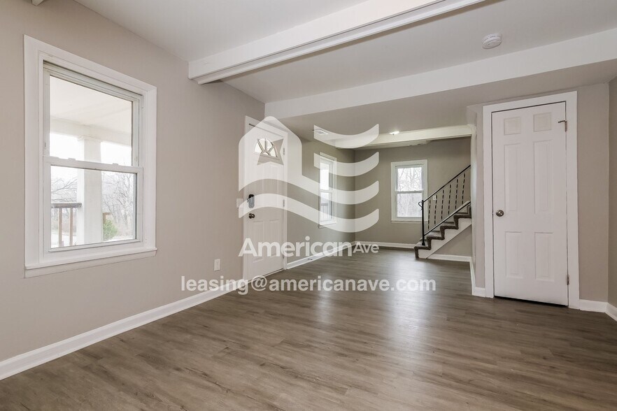 Building Photo - 901 S Leslie Ave