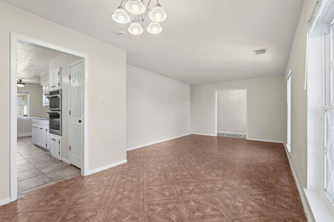 Building Photo - 2518 Henderson Ln