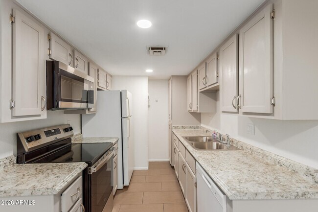 Building Photo - 860 E Brown Rd