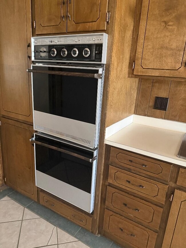 Building Photo - Large Vintage Home Available