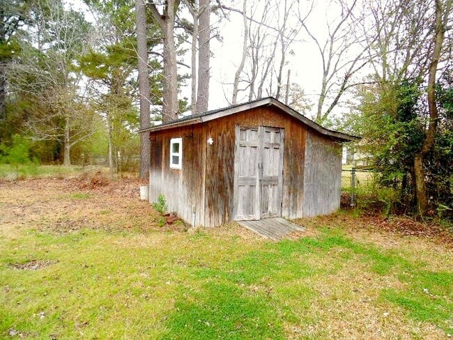 Building Photo - Great Curb Appeal, Location, and Price!