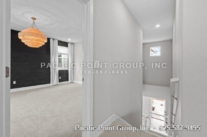Building Photo - 285 Bear Creek Dr