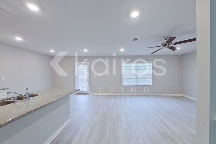 Building Photo - 273 Monarch Ln