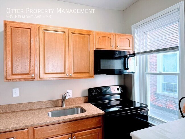 Building Photo - 939 Belmont Ave