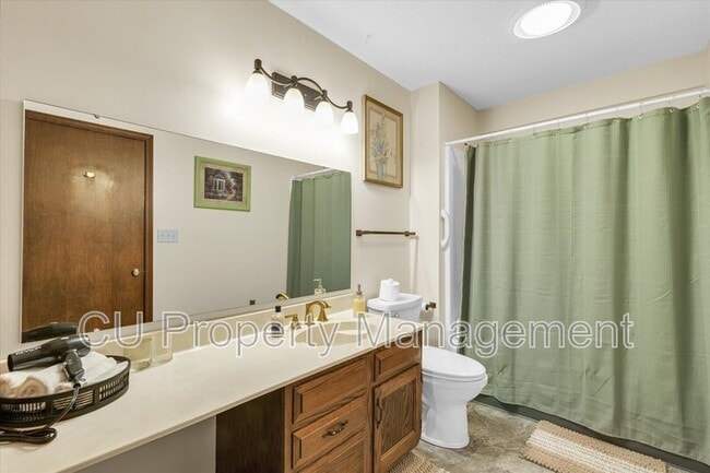 Building Photo - 1 Lyndhurst Village Ct