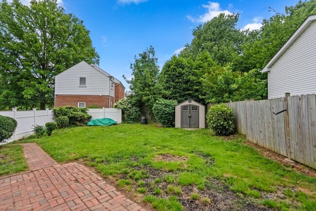 Building Photo - 2200 Windham Ln