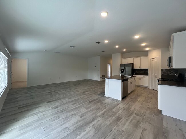 Building Photo - Luxurious New Build 4 Bedroom 2 Bathroom H...