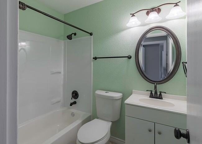 Building Photo - Beautifully remodeled 4 bedroom!