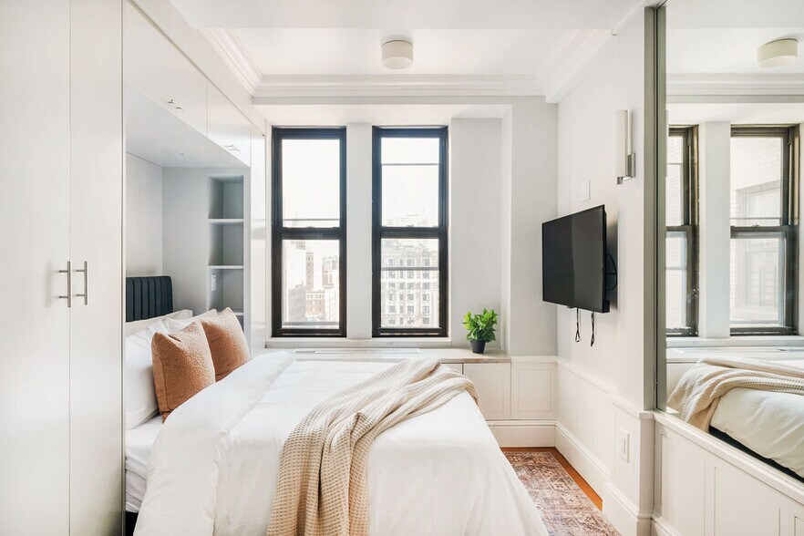 Building Photo - 240 W 73rd St