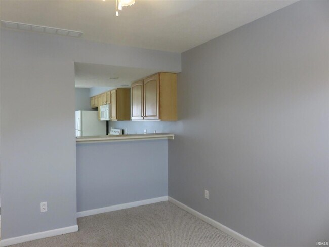 Building Photo - 3432 S Oaklawn Cir