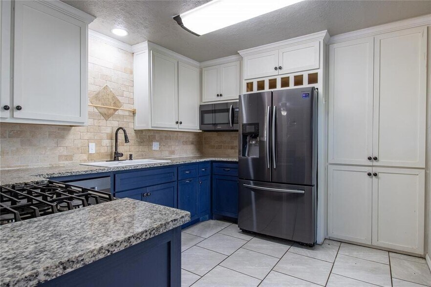 Building Photo - 105 Woods Ave