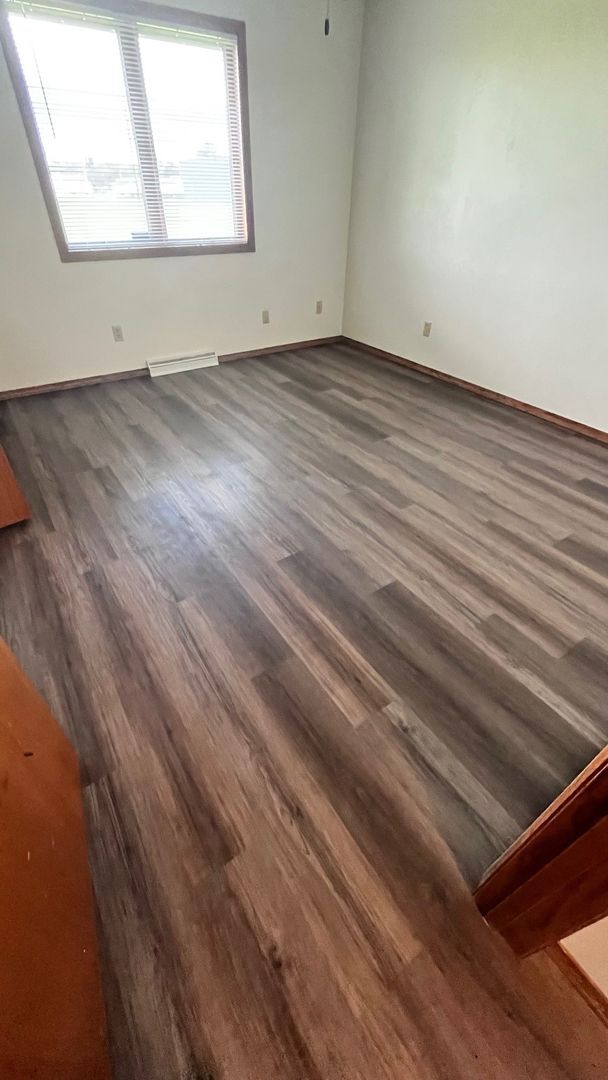 Building Photo - Welcome Home to this charming 2 bedroom, 1 bathroom apartment in Neenah, WI!