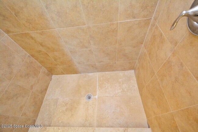 Building Photo - 123 Lancha Cir