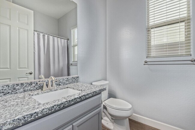 Building Photo - 2072 E Lantana Dr
