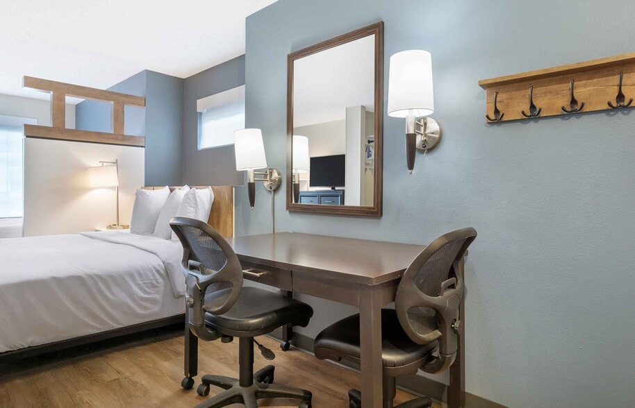 Building Photo - Furnished Studio-Miami - Airport - Blue Lagoon