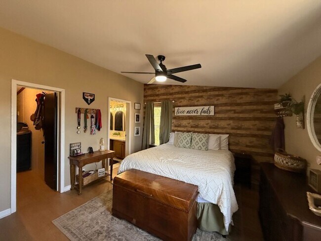 Building Photo - $500 OFF move in SPECIAL!  Room to Roam