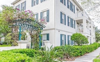 Building Photo - 700 Siena Palm Dr