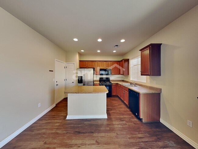 Building Photo - 12951 N Fox Hollow Dr