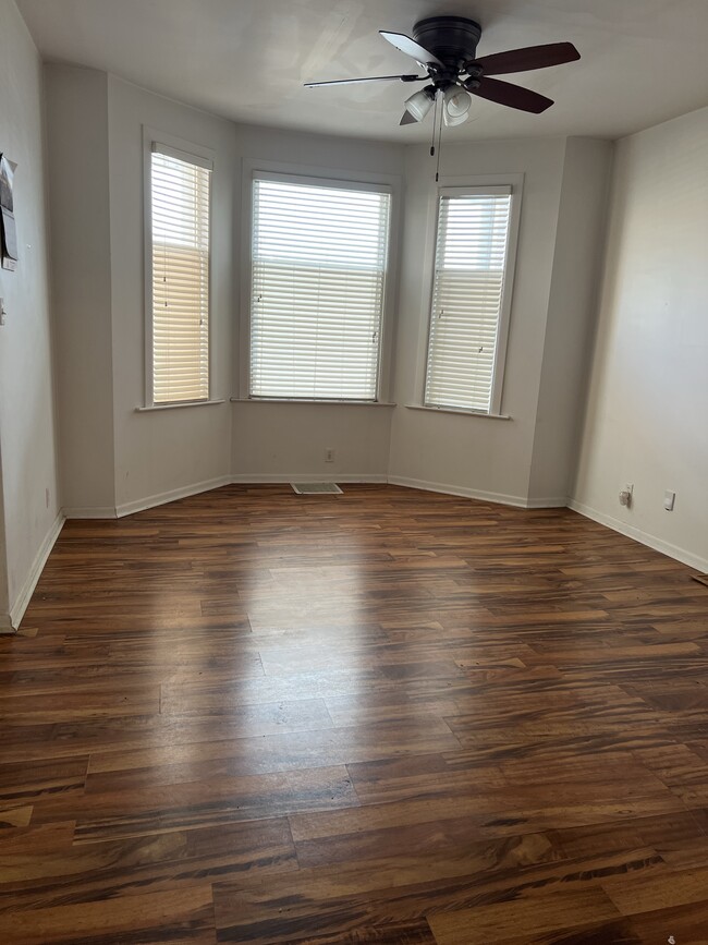 Open concept living room - 1862 Indianapolis Blvd