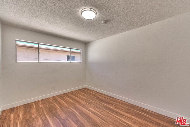 Building Photo - 8468 S Halldale Ave